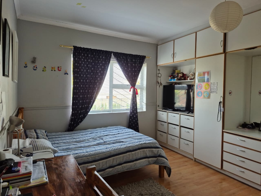 4 Bedroom Property for Sale in Langerug Western Cape